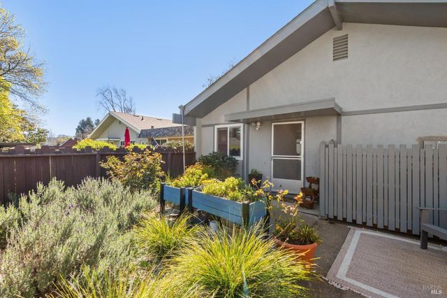 1366 Mission Dr, Sonoma, CA 95476