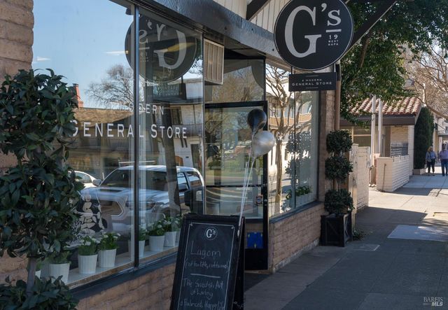 1366 Mission Dr, Sonoma, CA 95476