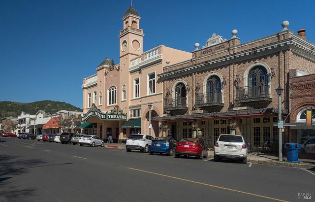 1366 Mission Dr, Sonoma, CA 95476