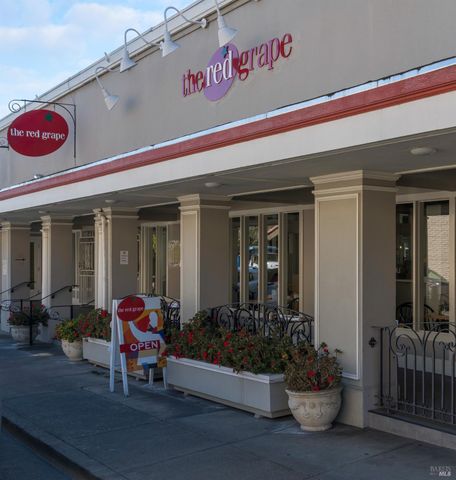 1366 Mission Dr, Sonoma, CA 95476