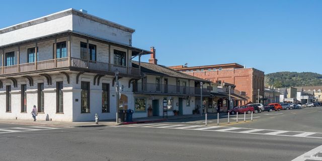 1366 Mission Dr, Sonoma, CA 95476