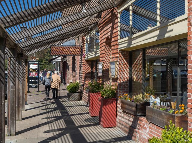 1366 Mission Dr, Sonoma, CA 95476