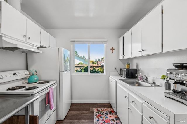 1366 Mission Dr, Sonoma, CA 95476