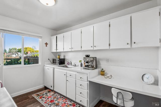 1366 Mission Dr, Sonoma, CA 95476