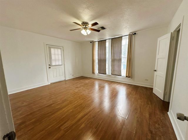 128 Harris Street, Bellville, TX 77418