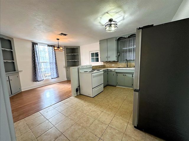 128 Harris Street, Bellville, TX 77418