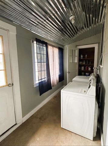 128 Harris Street, Bellville, TX 77418