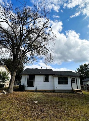 128 Harris Street, Bellville, TX 77418