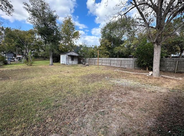 128 Harris Street, Bellville, TX 77418