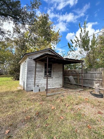 128 Harris Street, Bellville, TX 77418