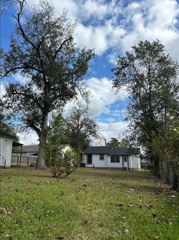 128 Harris Street, Bellville, TX 77418