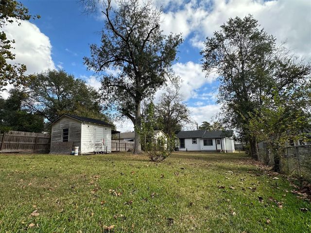 128 Harris Street, Bellville, TX 77418