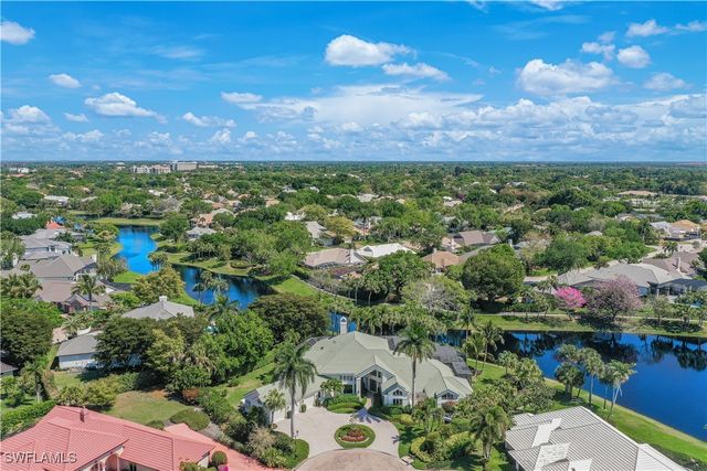 695 Ardmore LN, Naples, FL 34108
