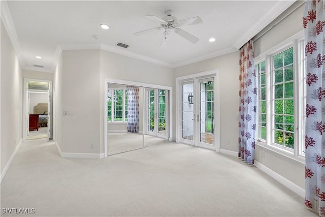 695 Ardmore LN, Naples, FL 34108