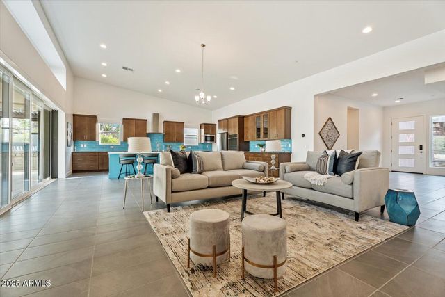 9527 S 13TH Way, Phoenix, AZ 85042