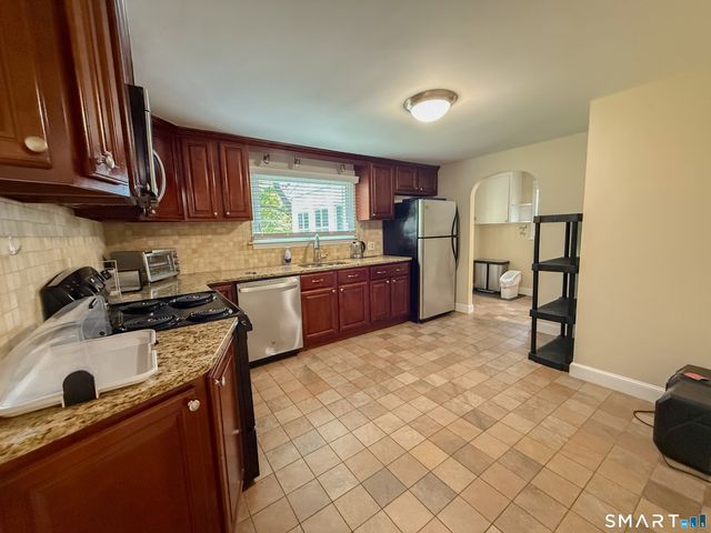 1657 Farmington Avenue, Farmington, CT 06085
