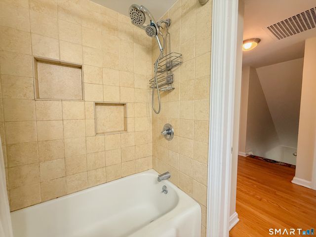 1657 Farmington Avenue, Farmington, CT 06085