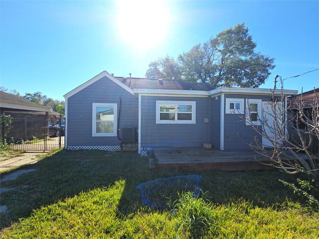 210 Olive Avenue, Pasadena, TX 77506