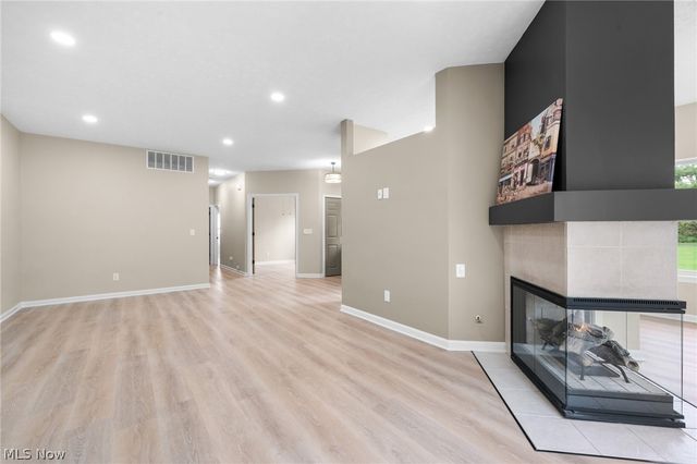 116 Vista Court, North Olmsted, OH 44070