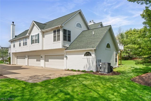116 Vista Court, North Olmsted, OH 44070
