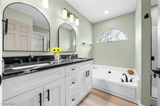 116 Vista Court, North Olmsted, OH 44070