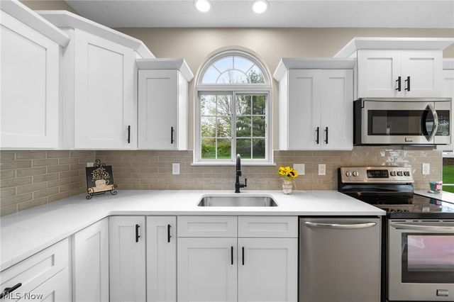116 Vista Court, North Olmsted, OH 44070