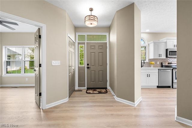116 Vista Court, North Olmsted, OH 44070