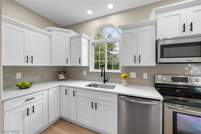 116 Vista Court, North Olmsted, OH 44070