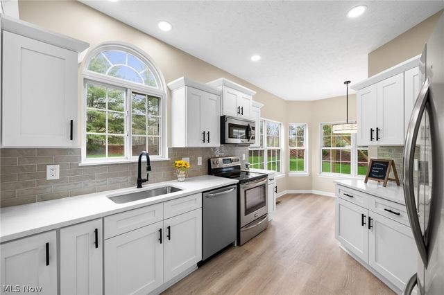 116 Vista Court, North Olmsted, OH 44070