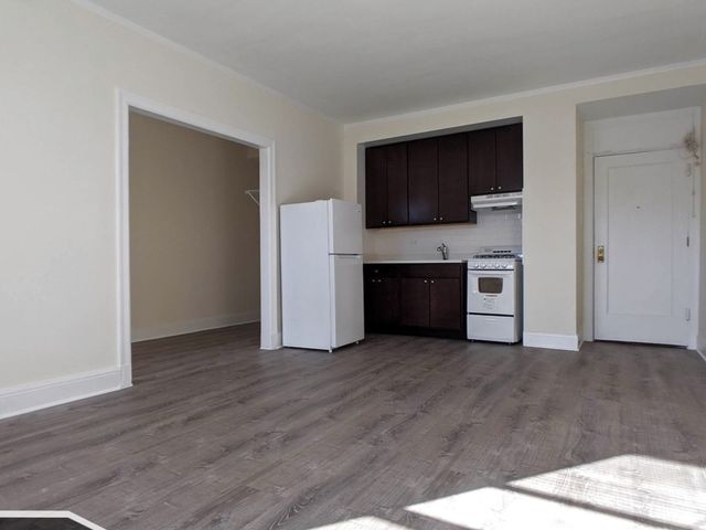 3335 W Diversey Avenue 215, Chicago, IL 60647