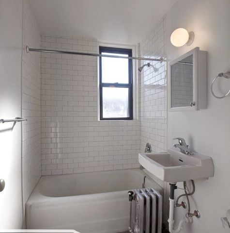 3335 W Diversey Avenue 215, Chicago, IL 60647