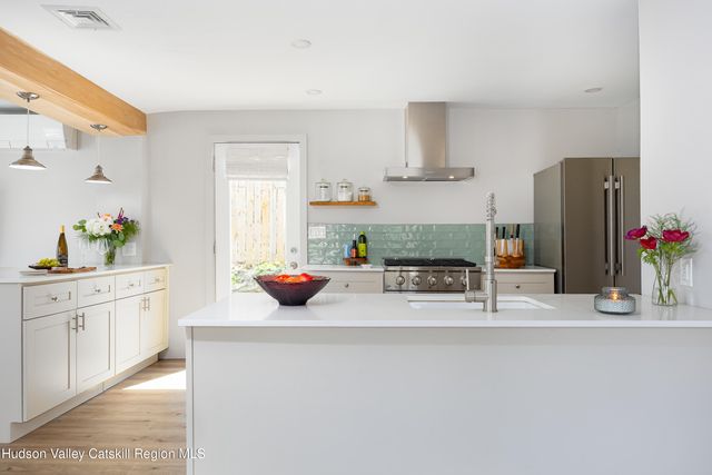 39 N Broadway, Kingston, NY 12401