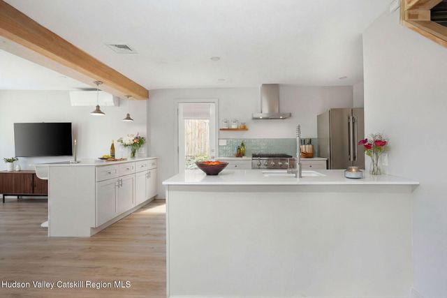 39 N Broadway, Kingston, NY 12401