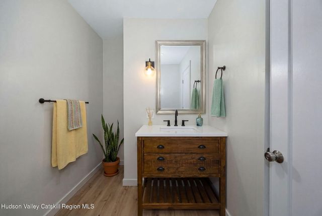 39 N Broadway, Kingston, NY 12401
