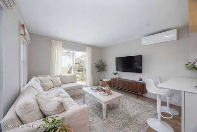 39 N Broadway, Kingston, NY 12401