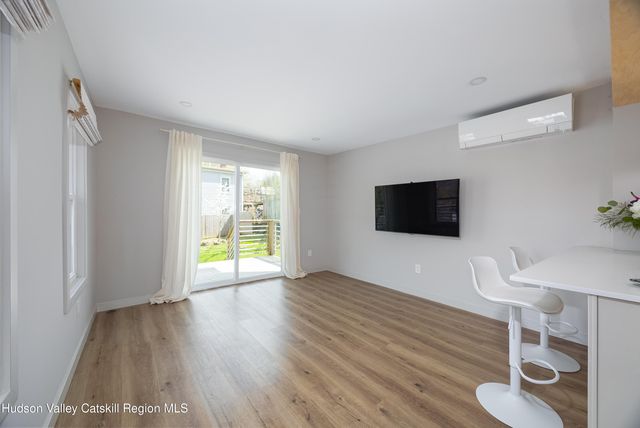 39 N Broadway, Kingston, NY 12401
