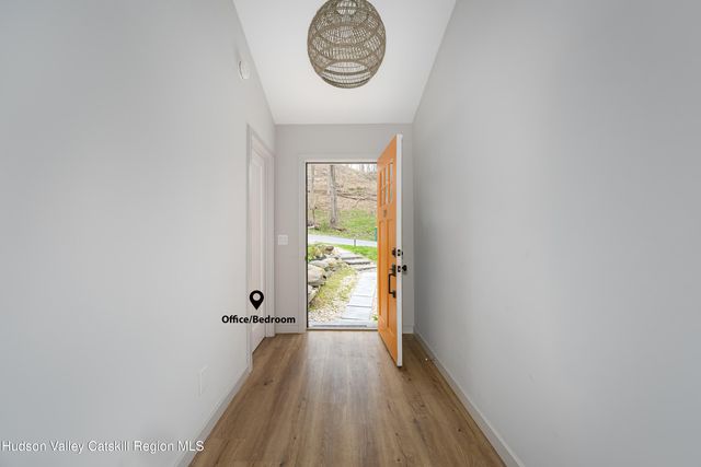 39 N Broadway, Kingston, NY 12401