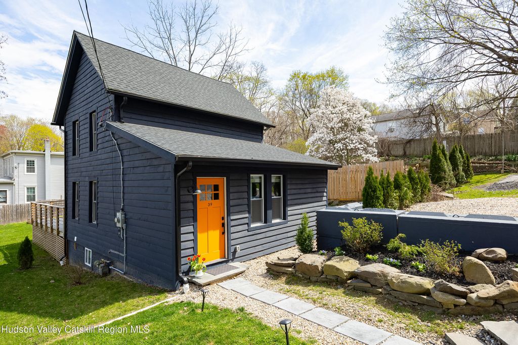 39 N Broadway, Kingston, NY 12401