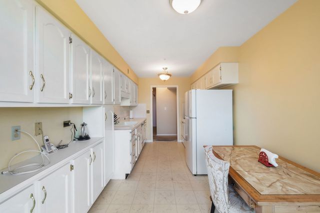 4601 W Touhy Avenue 408, Lincolnwood, IL 60712