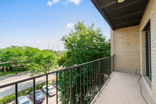 4601 W Touhy Avenue 408, Lincolnwood, IL 60712