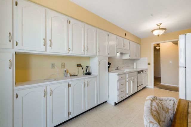4601 W Touhy Avenue 408, Lincolnwood, IL 60712