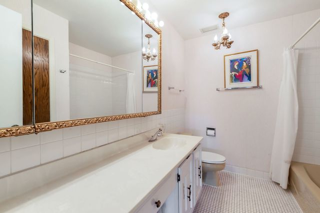 4601 W Touhy Avenue 408, Lincolnwood, IL 60712