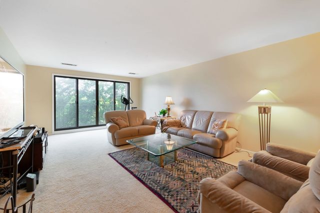 4601 W Touhy Avenue 408, Lincolnwood, IL 60712
