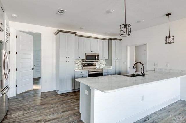 1409 Madelyn Woods Dr, Pensacola, FL 32506