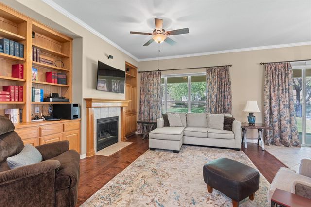 110 Persimmon LN, Georgetown, TX 78633