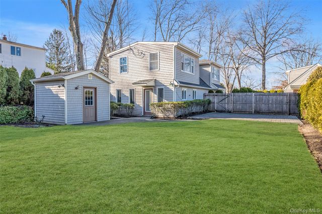 29 Aspen Road, Kings Park, NY 11754