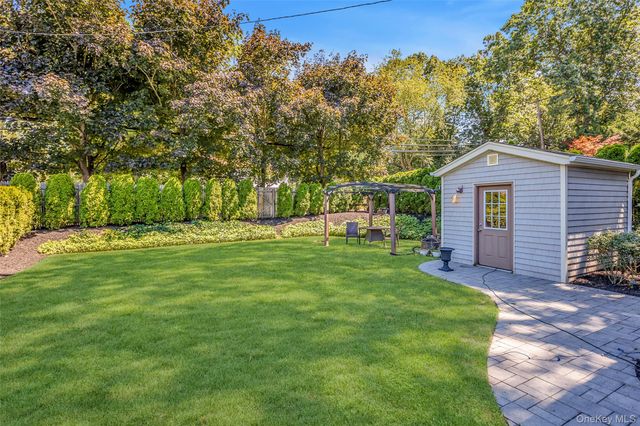 29 Aspen Road, Kings Park, NY 11754