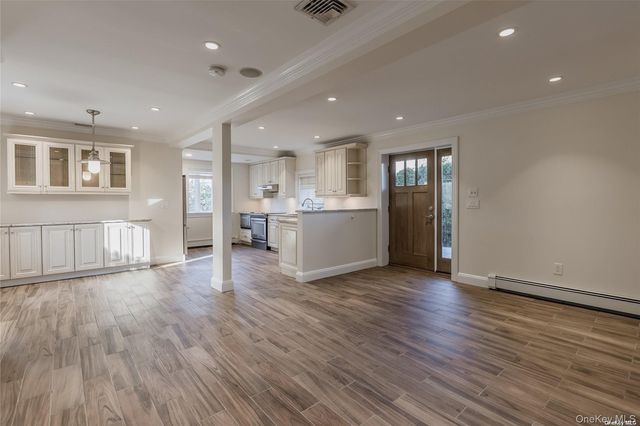 29 Aspen Road, Kings Park, NY 11754
