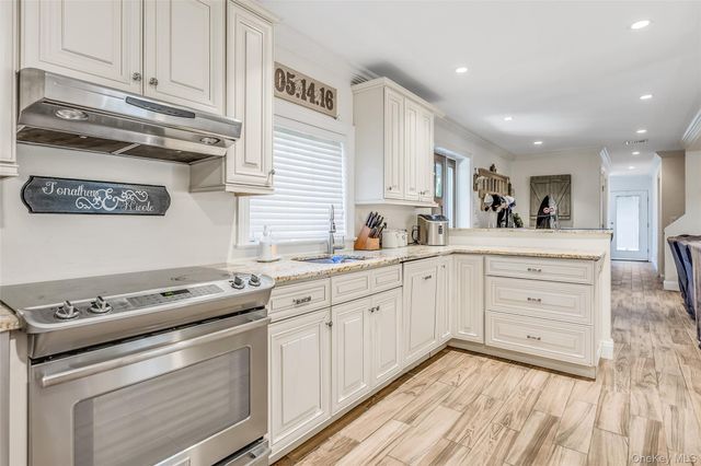29 Aspen Road, Kings Park, NY 11754