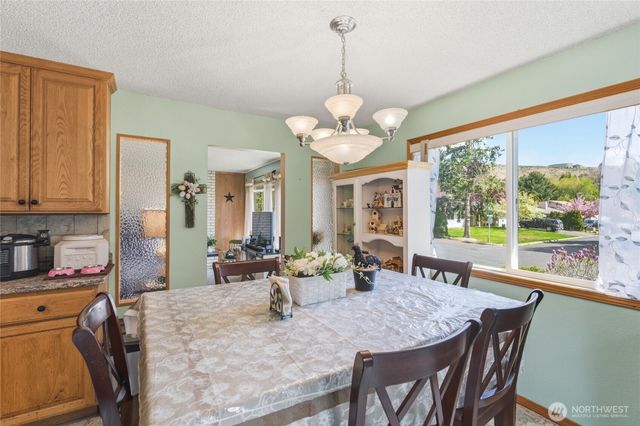 910 N Jennifer Lane, East Wenatchee, WA 98802